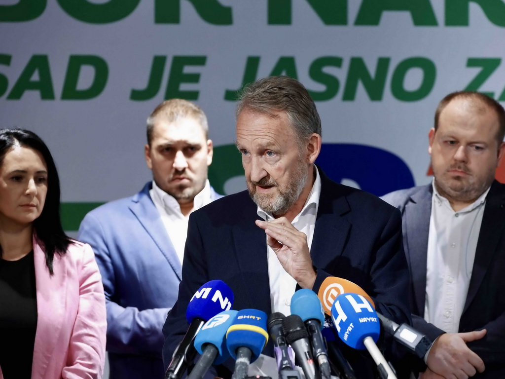 Video: SDA objavila kandidaturu Bakira Izetbegovića