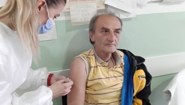 Vakcinama AstraZenece u ZDK počela imunizacija starih osoba