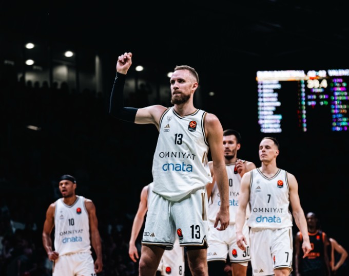 Valencia prekinula snove Dubaija, Musa briljirao