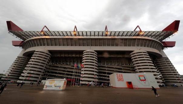 Valencia uputila protest UEFA-i zbog travnjaka na San Siru