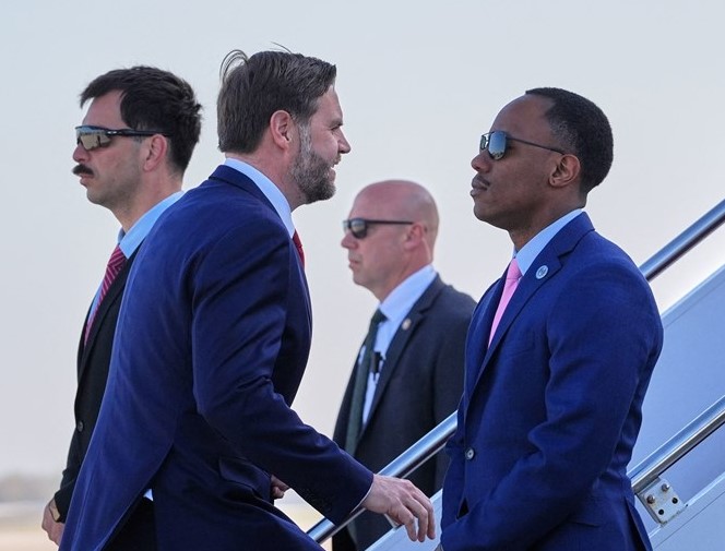 Vance sletio u Islamabad, počinju pregovori s Iranom