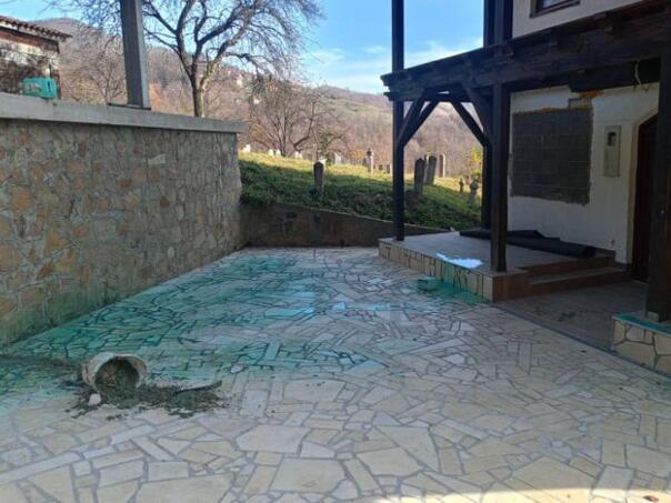 Vandali oštetili džamiju u renoviranju kod Zenice