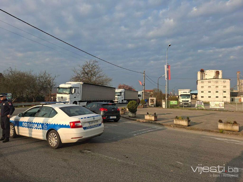 Vanredni sastanak prevoznika: Policija na sve strane...