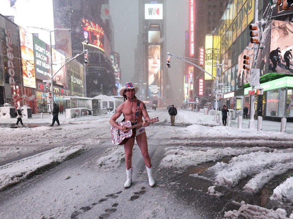 Vanredno stanje u New Yorku, pogledajte nestvarne scene na Times Squareu