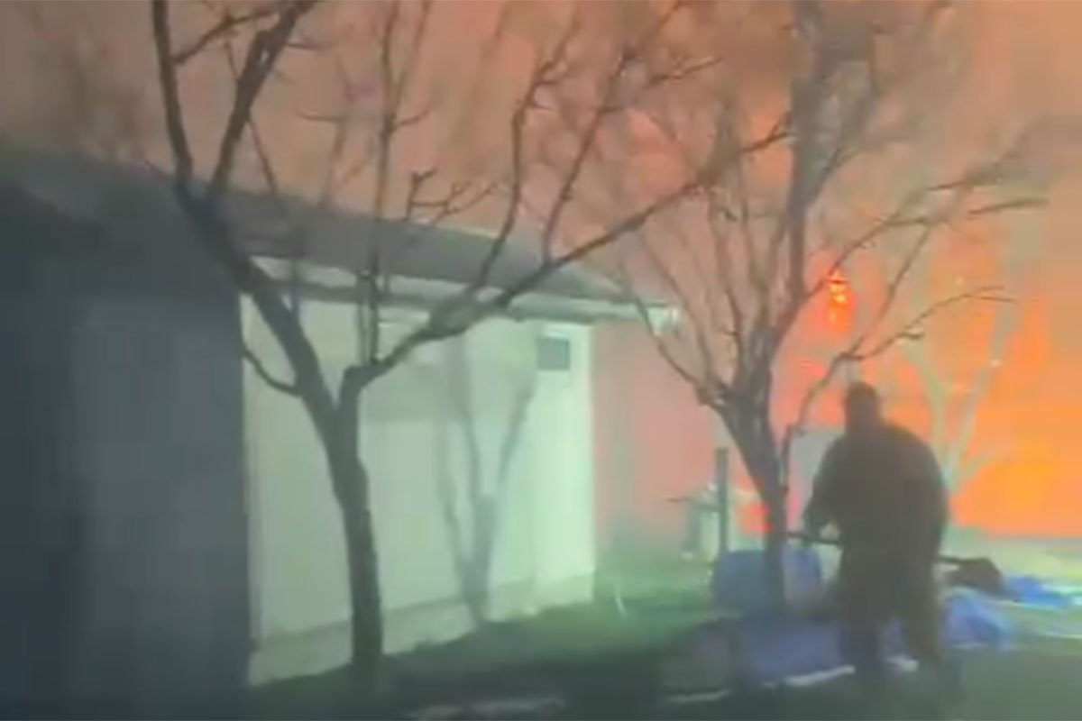 Vatrogasci: Situacija kod Teslića katastrofalna, vatra ušla između kuća