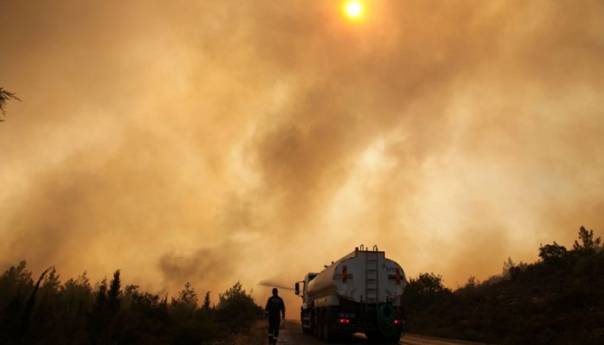 Vatrogasci u Turskoj šesti dan zaredom u borbi protiv požara