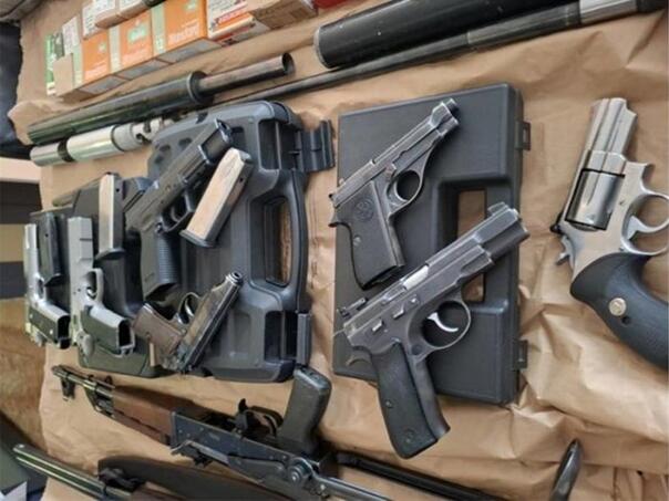 Velika akcija hrvatske policije: Zaplijenjena 41 puška i droga