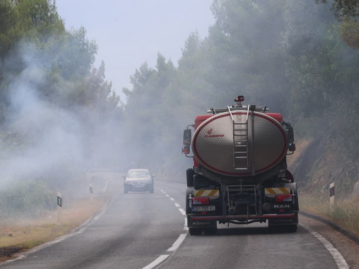 Velika borba s vatrom na Korčuli: Na terenu 220 vatrogasaca