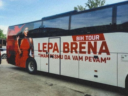 Velika ekipa Lepe Brene u Sarajevo stiže specijalnim autobusom