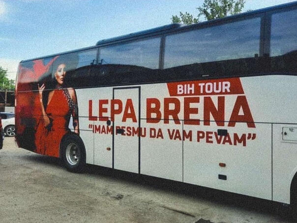 Velika ekipa Lepe Brene u Sarajevo stiže specijalnim autobusom