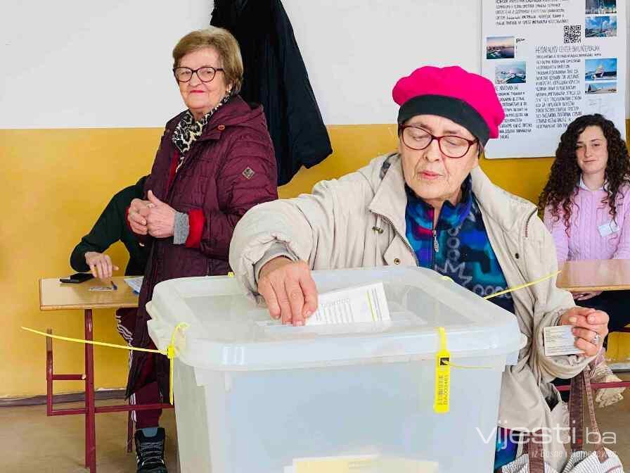 Velika izlaznost na izborima u RS do 11 sati