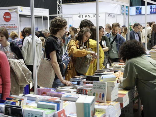 Velika posjećenost Međunarodnog sajma knjige u Skenderiji
