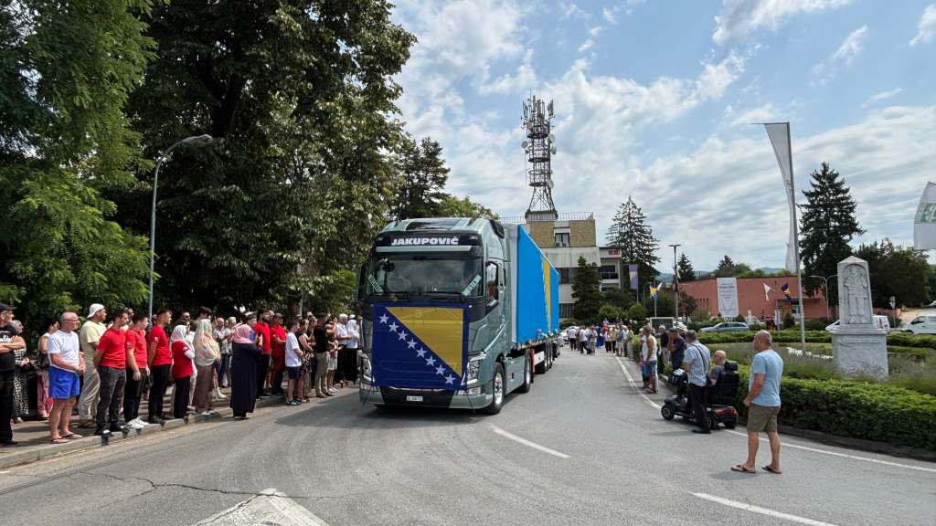 Velika tuga i bol na ispraćaju pet žrtava genocida u Prijedoru