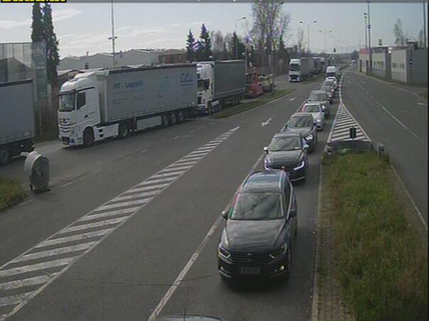 Velike gužve na sjeveru BiH, pao sistem u Hrvatskoj