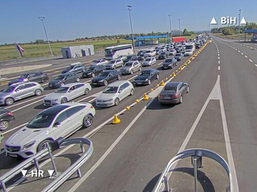 Velike kolone na izlazu iz BiH: Evo na kojim granicama se najduže čeka