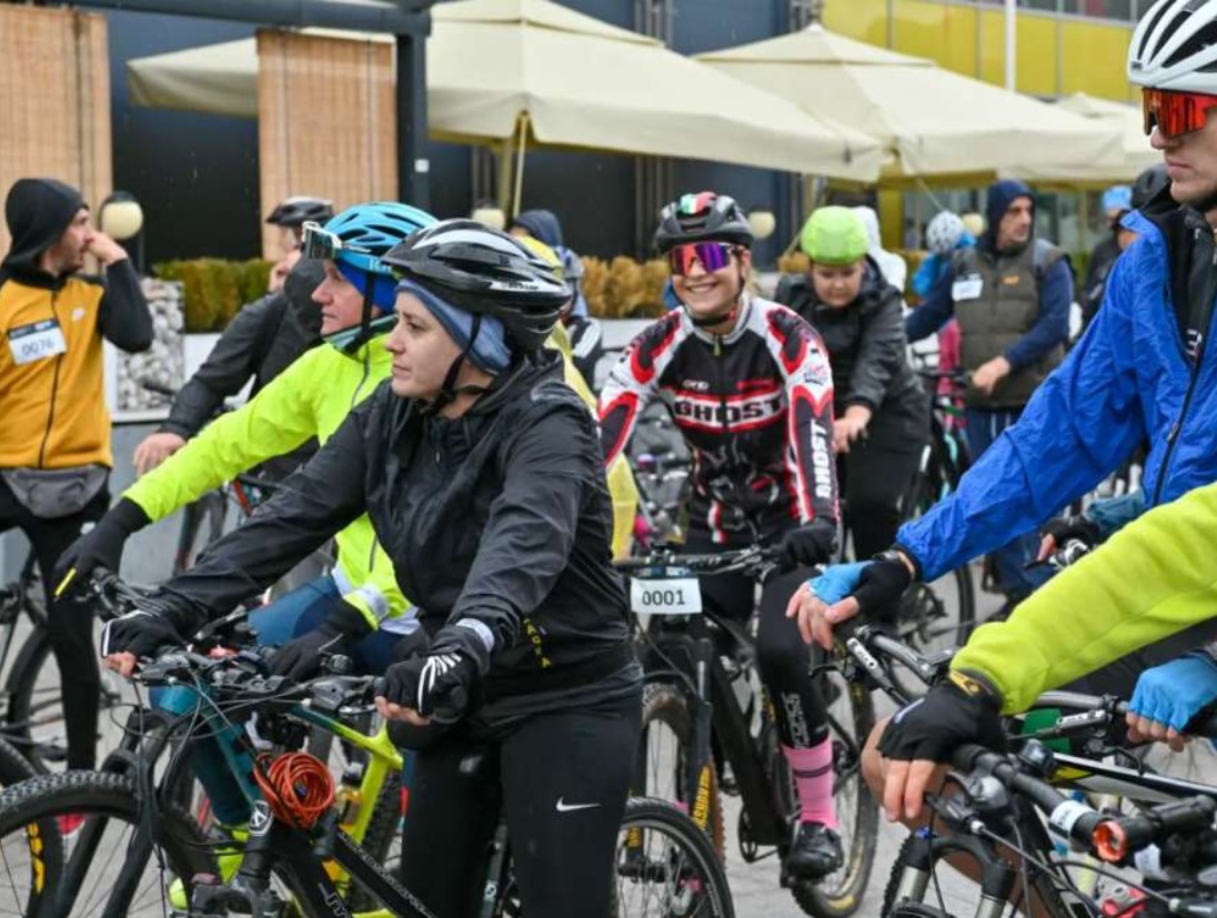 Veliki broj biciklista na 14. kišnoj 'Giro di Sarajevo' utrci