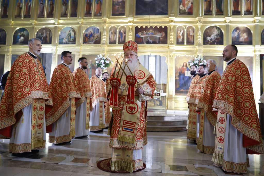 Veliki broj vjernika i na vaskršnjoj liturgiji u Sarajevu