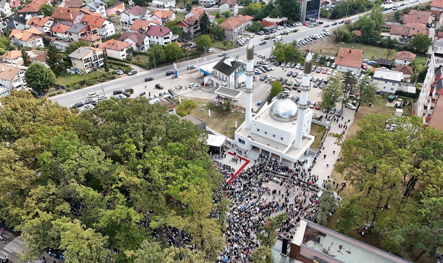 Veliki dan za Srebrenik: Rijeka vjernika na otvoranju Čaršijske džamije