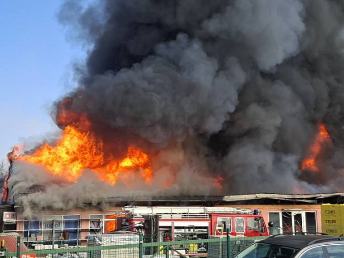 Veliki požar u Bugojnu: Gori skladište građevinskog materijala