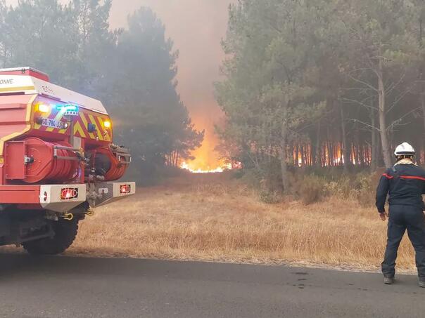 Veliki šumski požar u Francuskoj guta zemlju, evakuisane hiljade ljudi