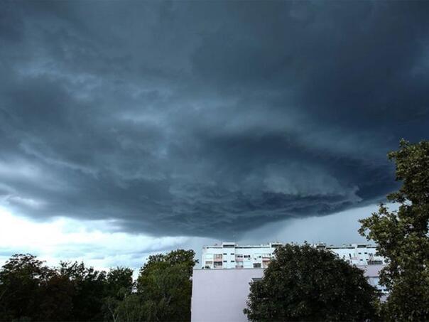 Veliko nevrijeme pogodilo Sloveniju, ide ka Hrvatskoj
