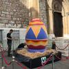 Veliko uskršnje jaje ispred Katedrale u Sarajevu