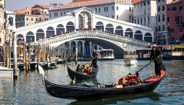 Venecijanski gondolijeri se žale: Turisti su danas predebeli