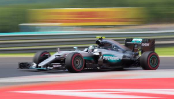 Verstappen prekinuo pobjednički niz Mercedesa