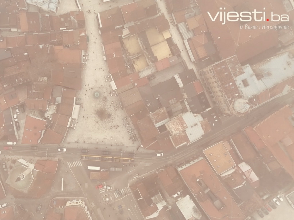 Video: Dok Sarajevo tone u smog, iznad blista sunce