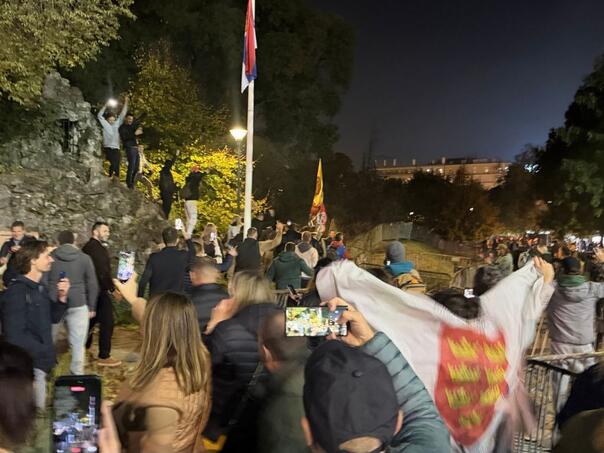 Video: Građani ušli u Ćacilend, uklanjaju se šatori i ograde