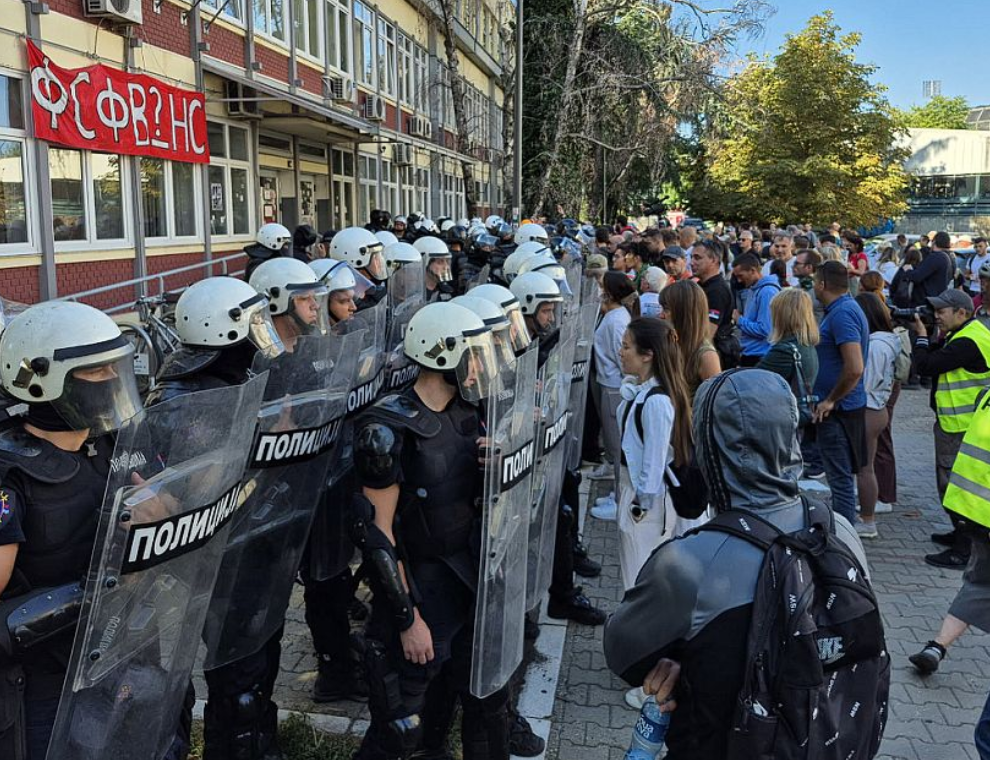 Video: Novi sukobi u Srbiji između građana i policije