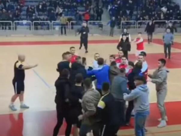 Video: Masovna tučnjava na Božićnom turniru, reagovala policija