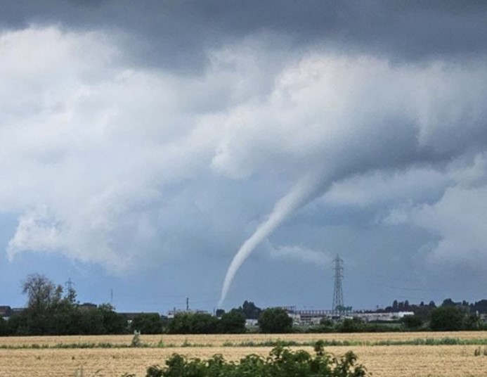 FOTO / VIDEO / Nevrijeme pogodilo dijelove Italije, zabilježen i tornado