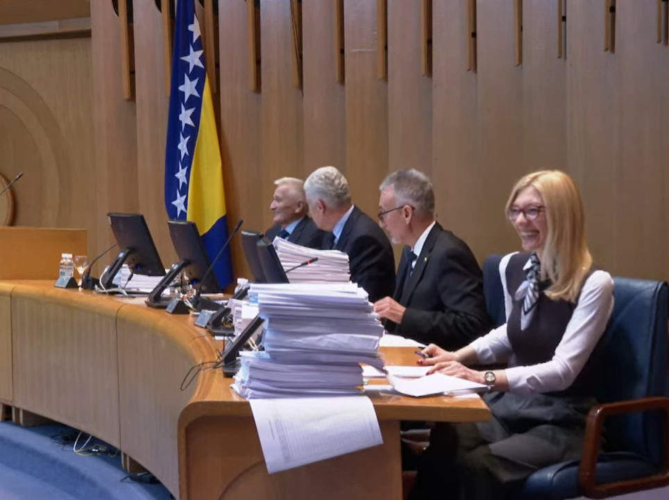 Video: “Nije prisutan Radovan Karadžić“, lapsus u Domu naroda