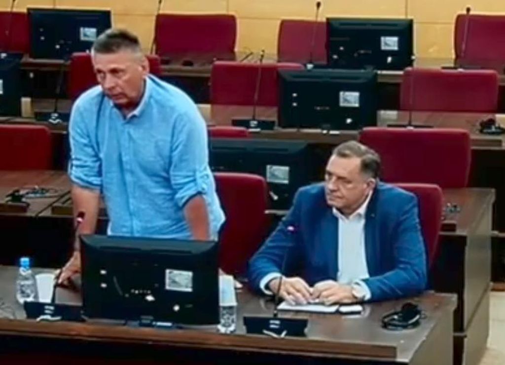 Video: Objavljen snimak ročišta na kojem je Dodiku ukinut pritvor