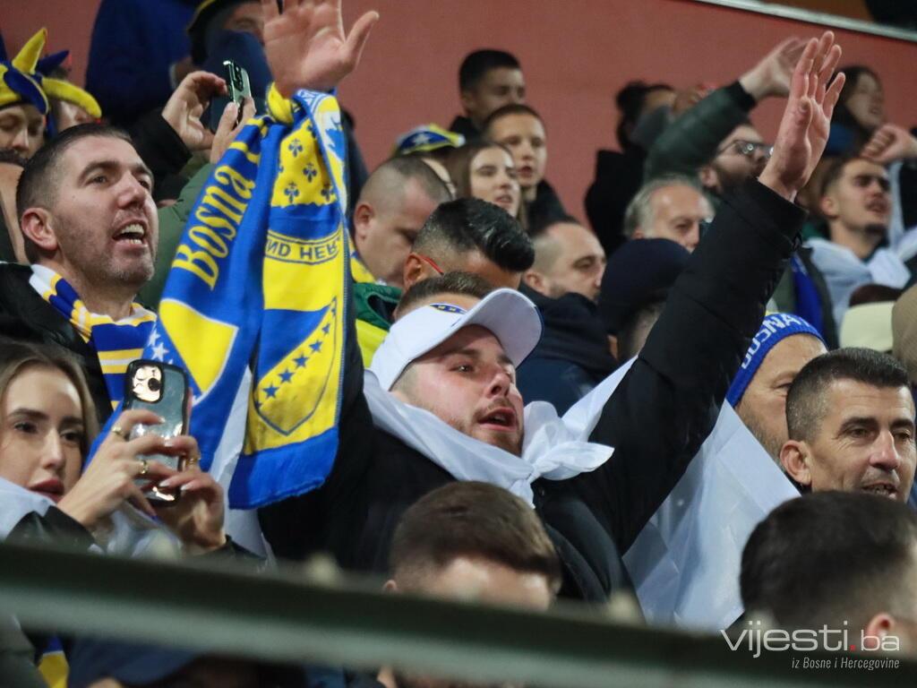 Video: "Poljem se širi miris ljiljana" odjekivalo Bilinim poljem