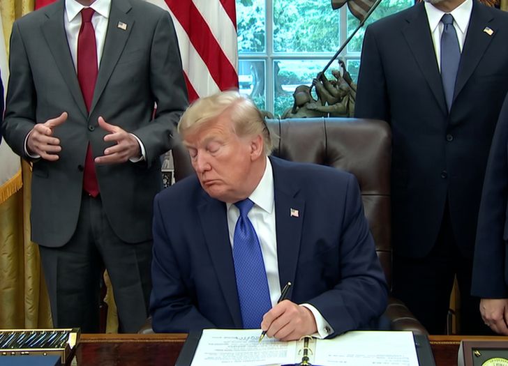 Video: Trump ponovo zaspao na sastanku u Bijeloj kući