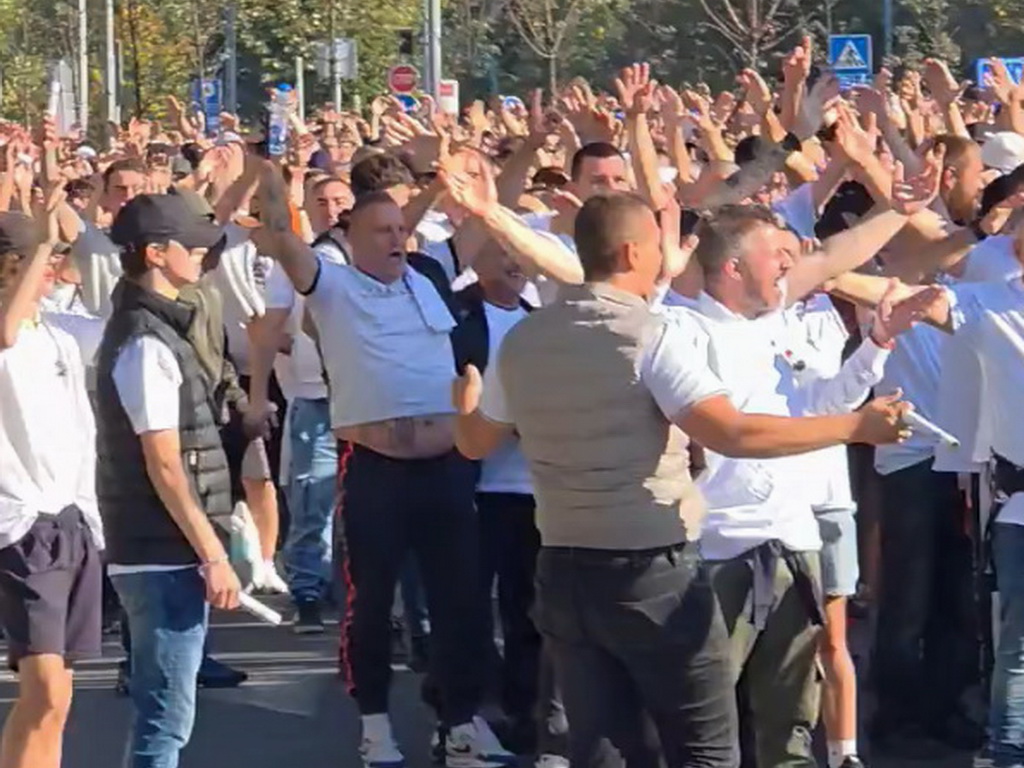 Video: Uoči Vučićevog mitinga skandiranje zločincu Ratku Mladiću