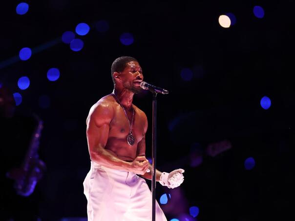 Video: Usher očarao na Super Bowlu