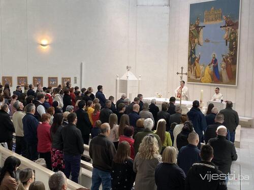 Vijesti.ba na Svetoj misi u Tuzli: Dobro uvijek pobjeđuje