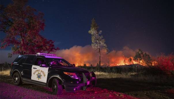 Više hiljada ljudi u Kaliforniji dobilo naređenje za evakuaciju