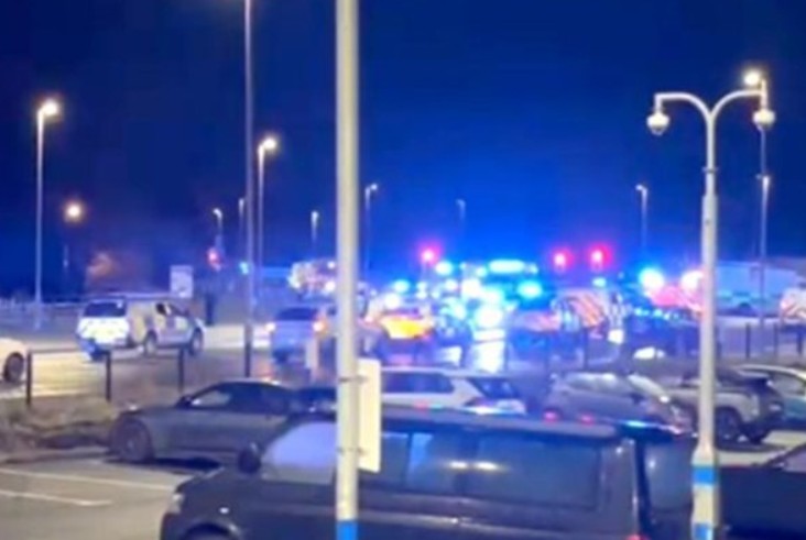 Više ljudi izbodeno nožem u vozu u Engleskoj