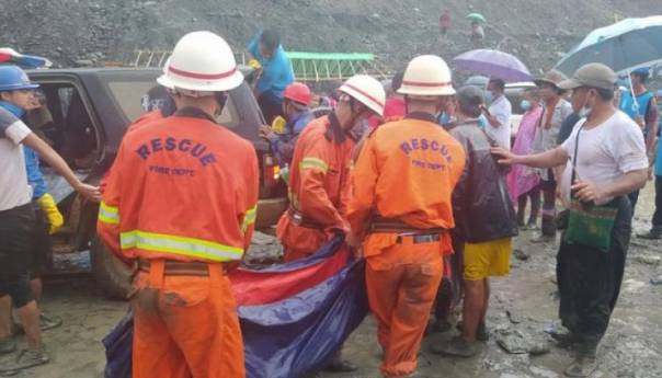 Više od 100 poginulih pod klizištem u rudniku žada u Mijanmaru