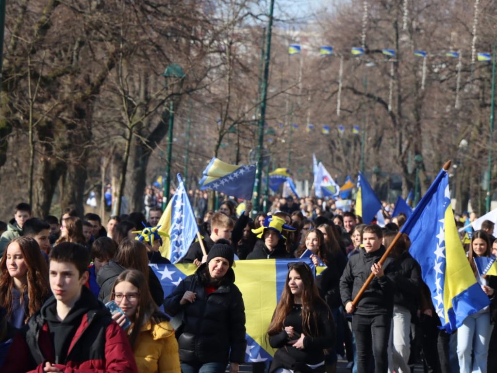 Više od 3.000 mladih učestvovalo u defileu povodom Dana nezavisnosti BiH