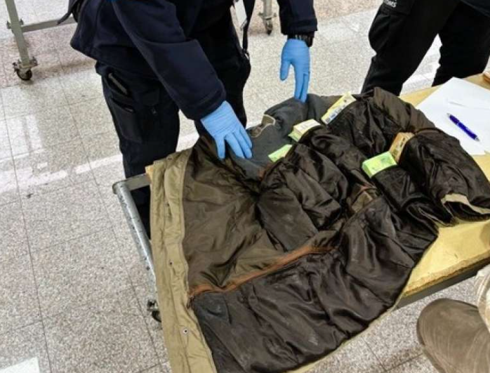 Više od 370.000 eura neprijavljenog novca krio u jakni na granici Srbije