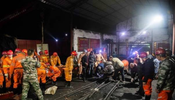 Više od deset ljudi odsječeno u poplavljenom rudniku uglja