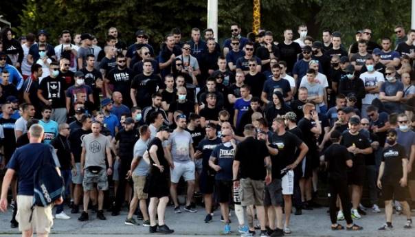 Više stotina Bad Blue Boysa mirno prosvjedovalo pred Maksimirom