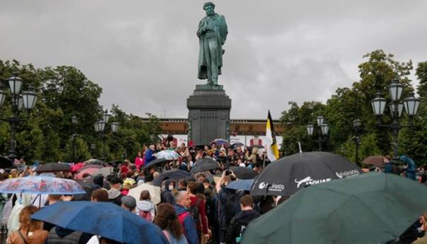 Više stotina osoba izašlo na proteste protiv Putina