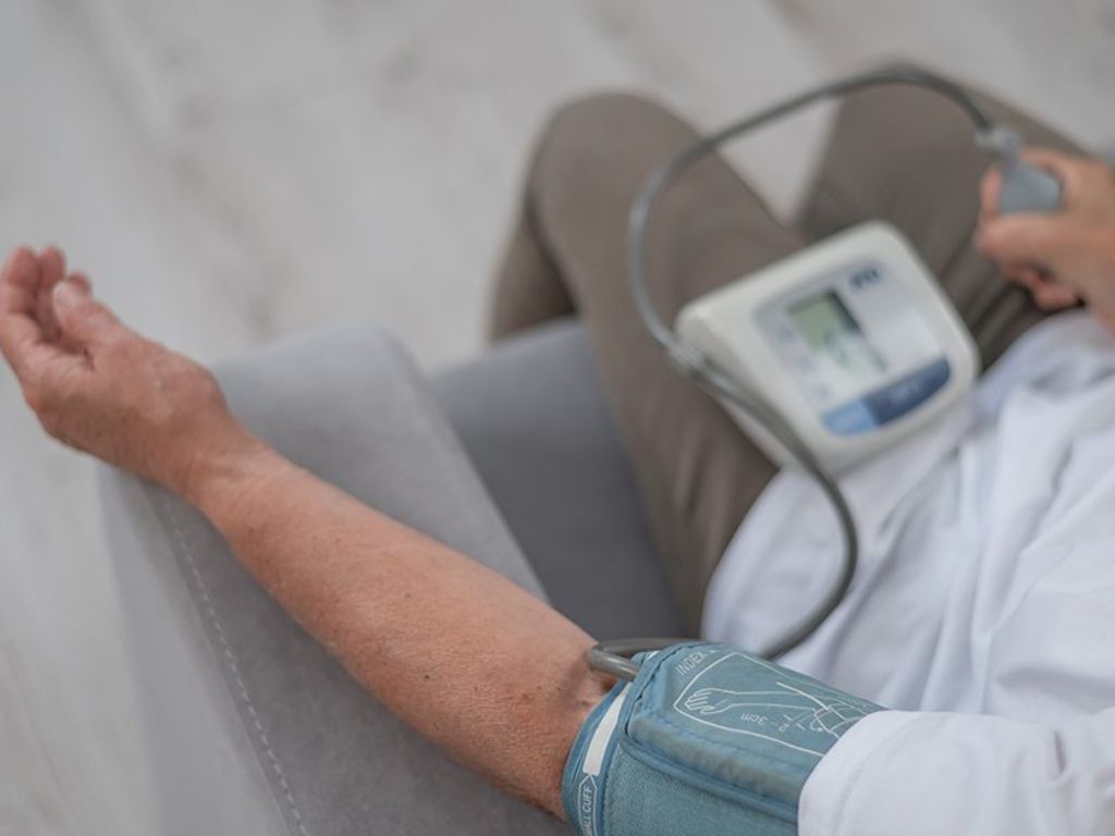 Visoke temperature mogu naglo sniziti krvni pritisak: Evo kako pomoći sebi