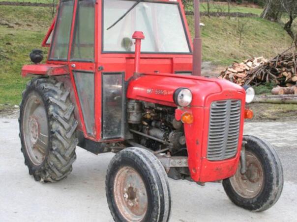 Vitez: Drvo palo na kabinu traktora i usmrtilo muškarca